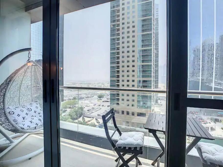 Luxury Modern Studio In Jlt With Amazing View & Rooftop Pool - Sleeps 3 Dubaj Zewnętrze zdjęcie